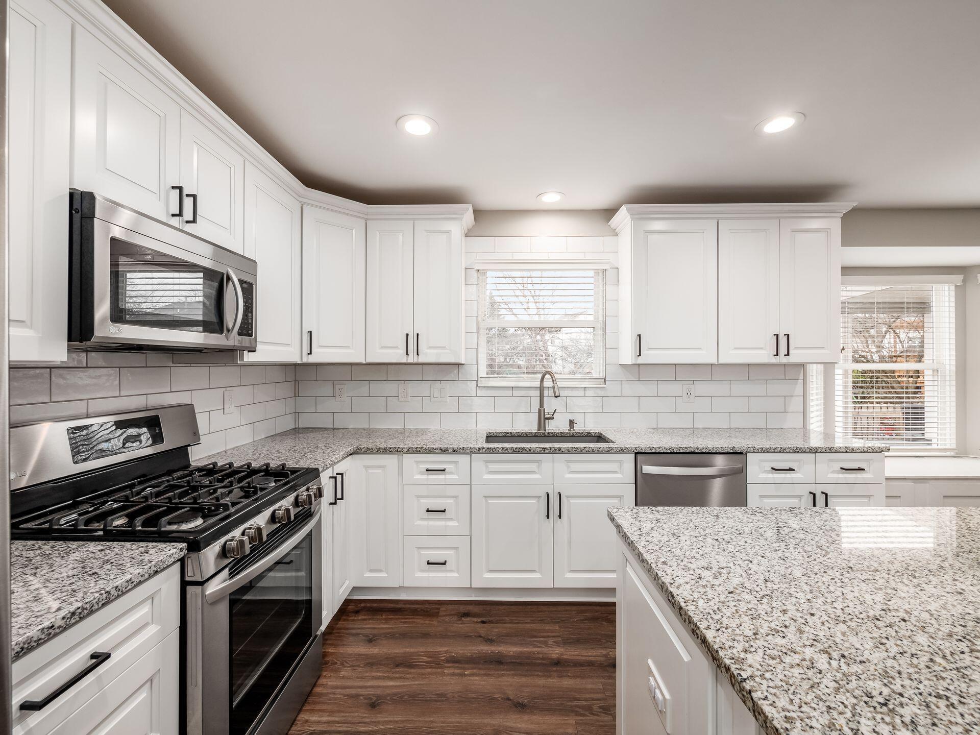 2476 Limestone Way Columbus, OH 43228 - Photo 13 of 52 Kitchen
