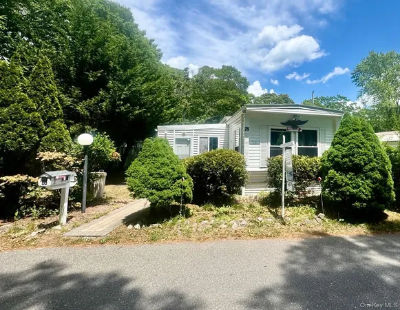 $199,900 | 620-25 Montauk Highway, Unit 25, Westhampton Beach, NY 11978