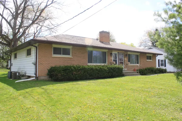 $1,950 | 61 Pine Court, Crystal Lake, IL 60014