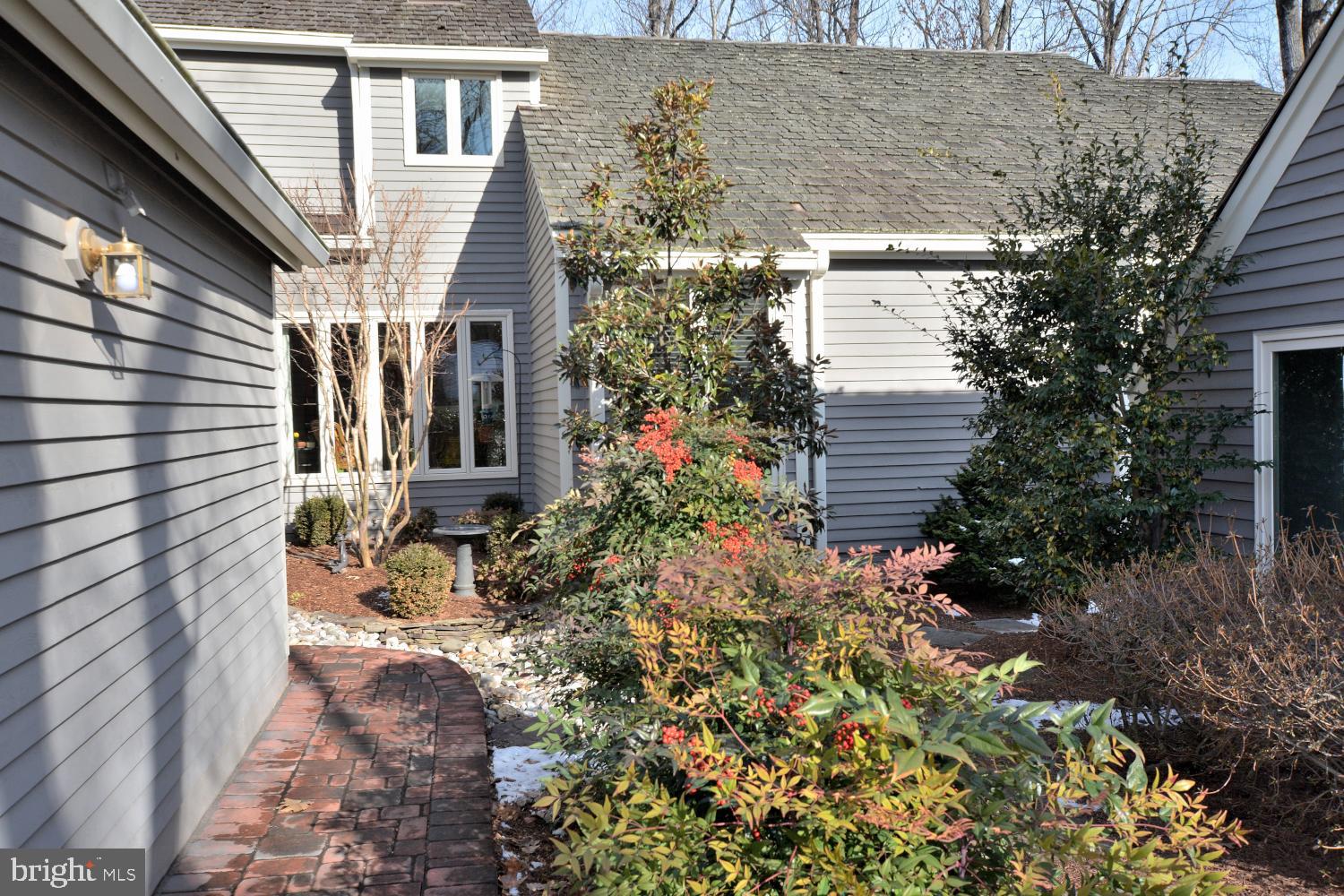 Well maintained carriage home in north Reston