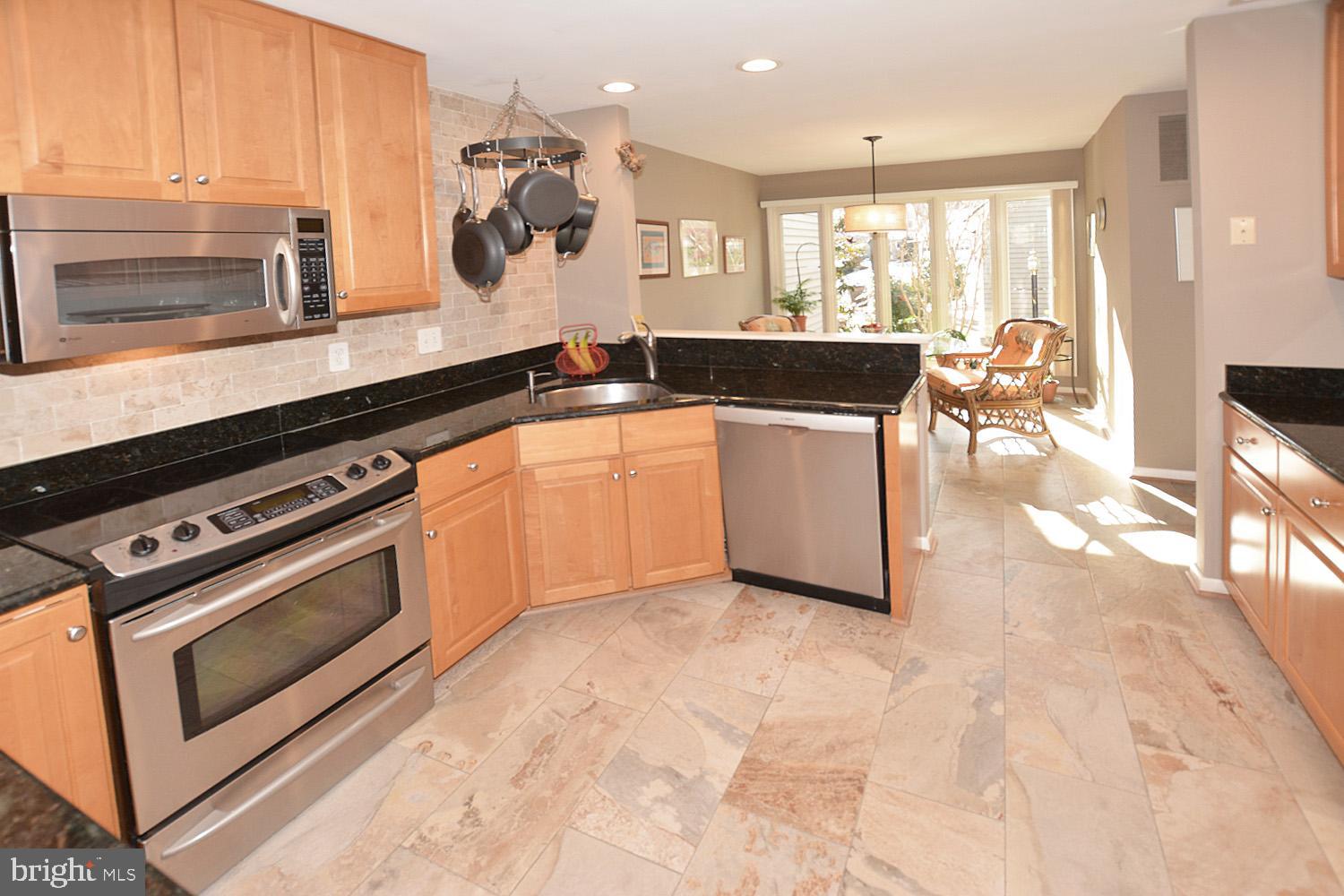 11618 Chapel Cross Way Reston, VA 20194 - Photo 17 of 41 Upgraded porcelain tile flooring