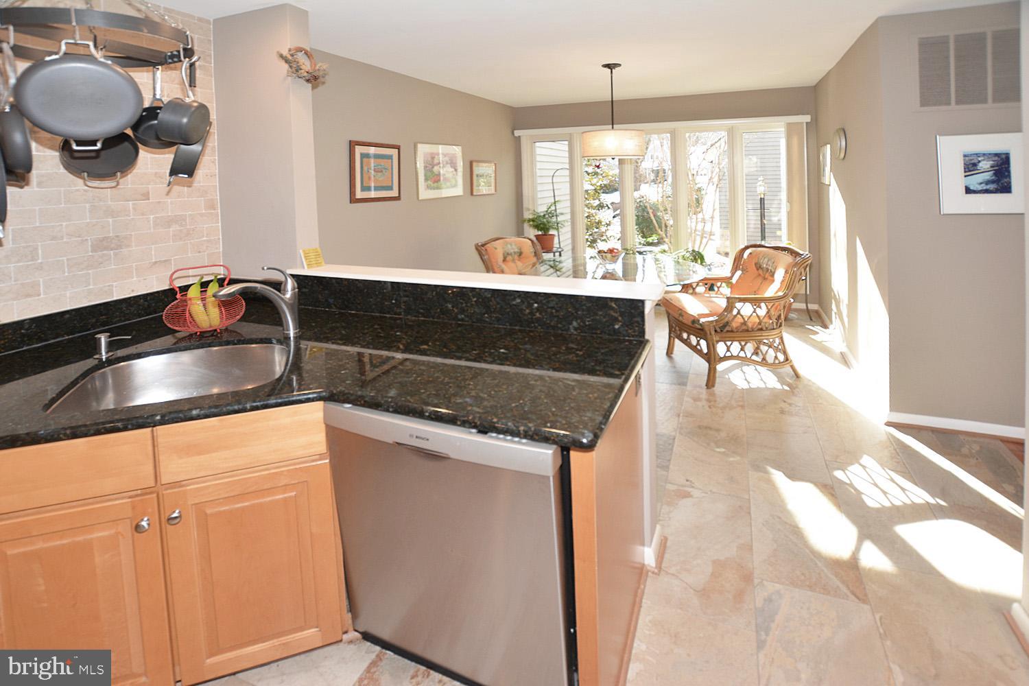 11618 Chapel Cross Way Reston, VA 20194 - Photo 18 of 41 View of breakfast room