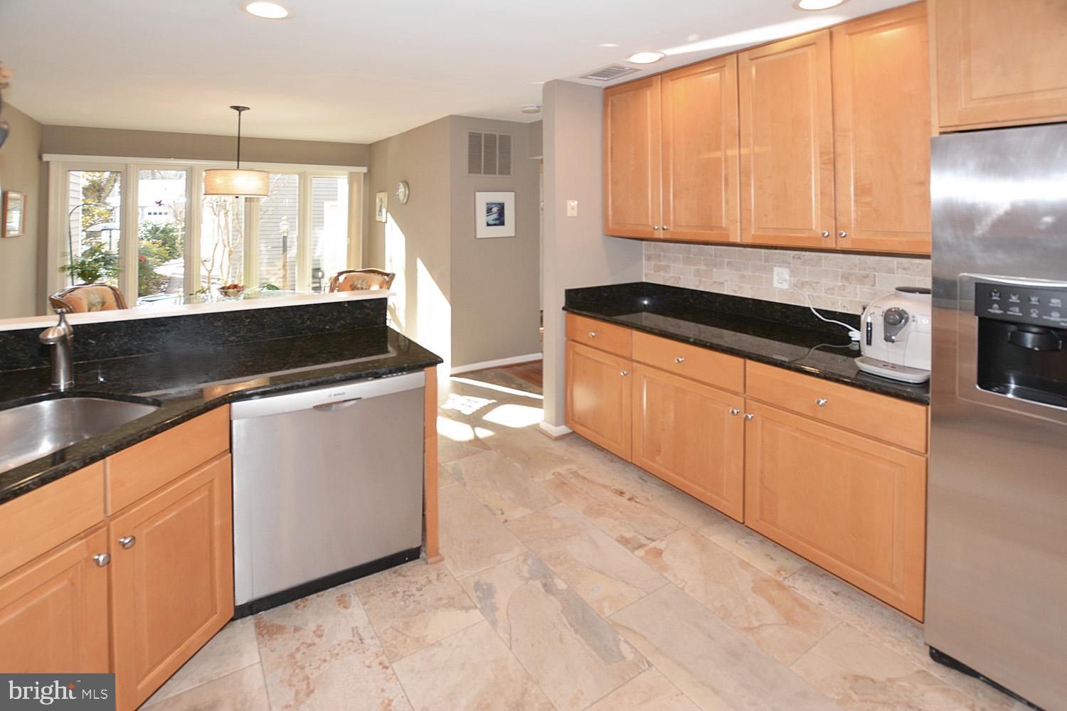 11618 Chapel Cross Way Reston, VA 20194 - Photo 19 of 41 Tons of storage in wall of cabinets!