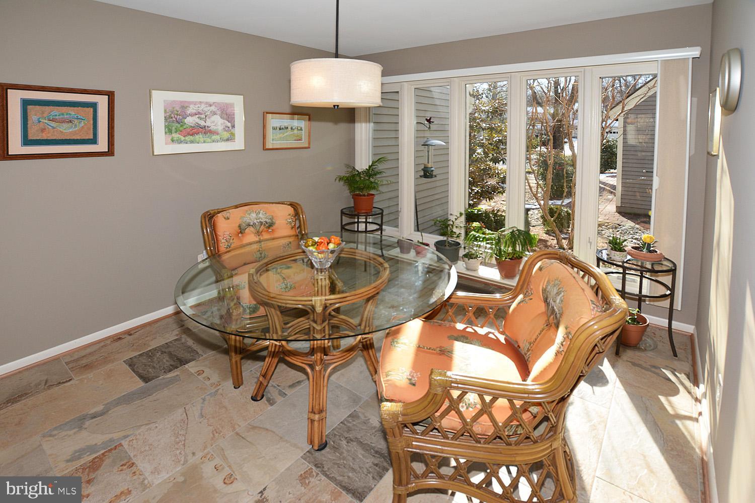 11618 Chapel Cross Way Reston, VA 20194 - Photo 21 of 41 Lots of sunshine!