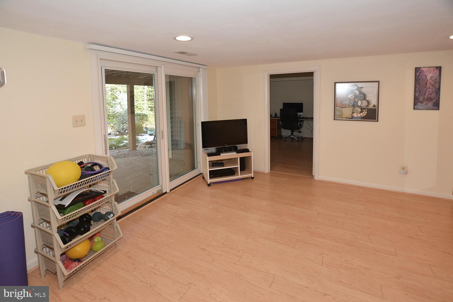 11618 Chapel Cross Way Reston, VA 20194 - Photo 30 of 41 Full daylight lower level
