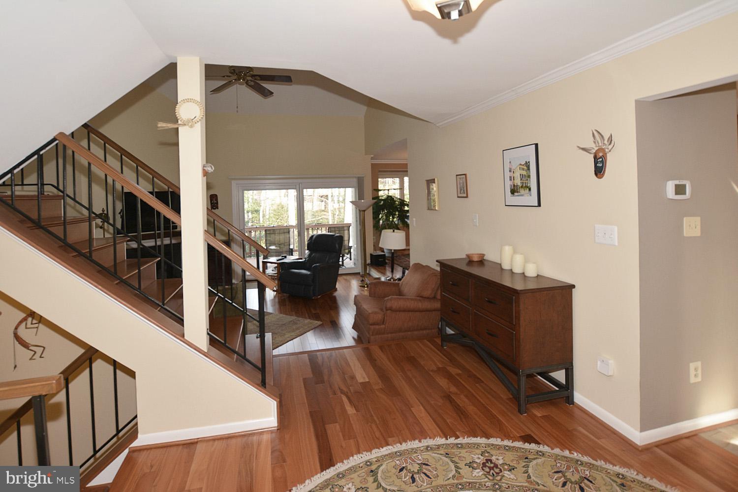 11618 Chapel Cross Way Reston, VA 20194 - Photo 4 of 41 Welcoming foyer area