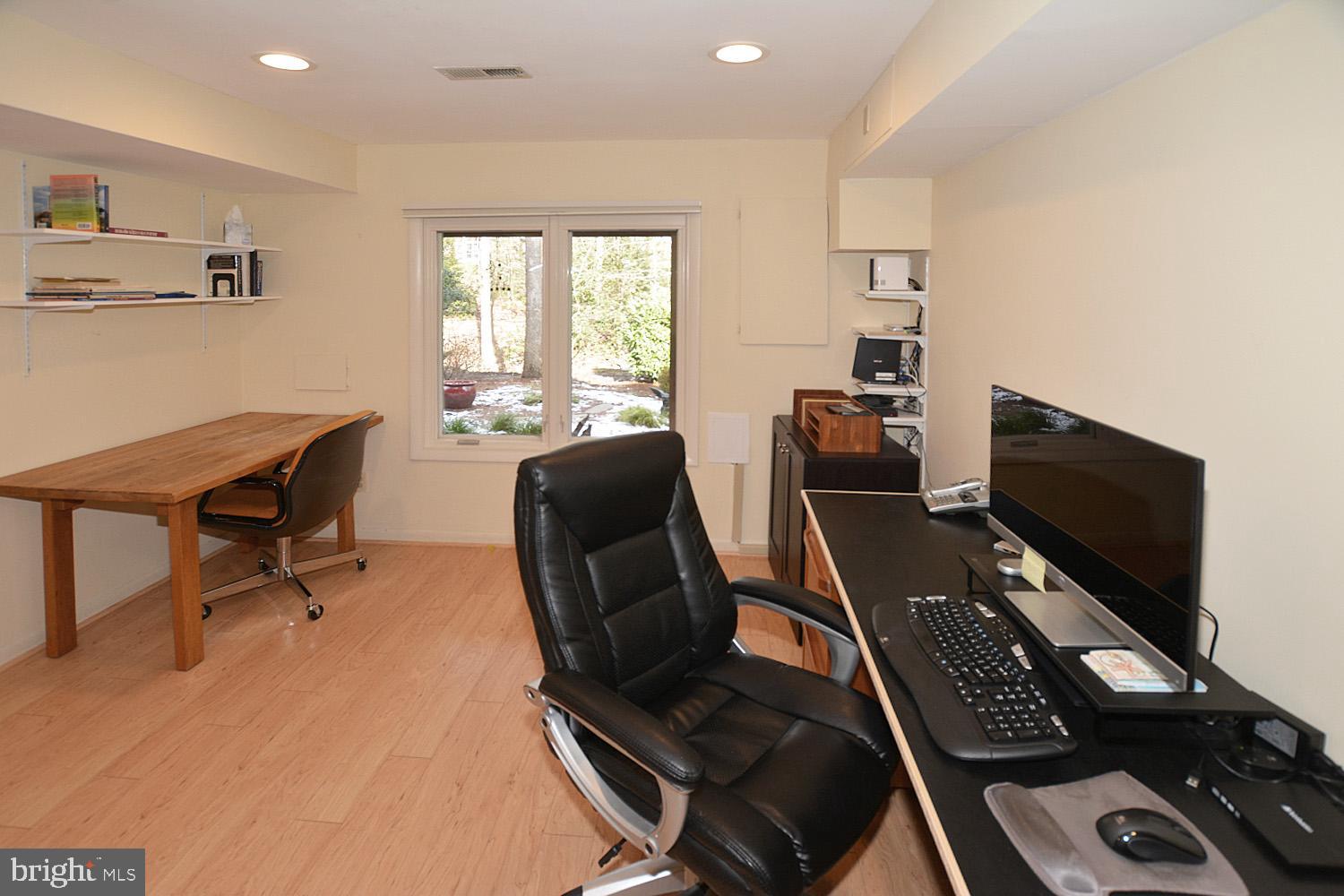 11618 Chapel Cross Way Reston, VA 20194 - Photo 33 of 41 Bedroom #3