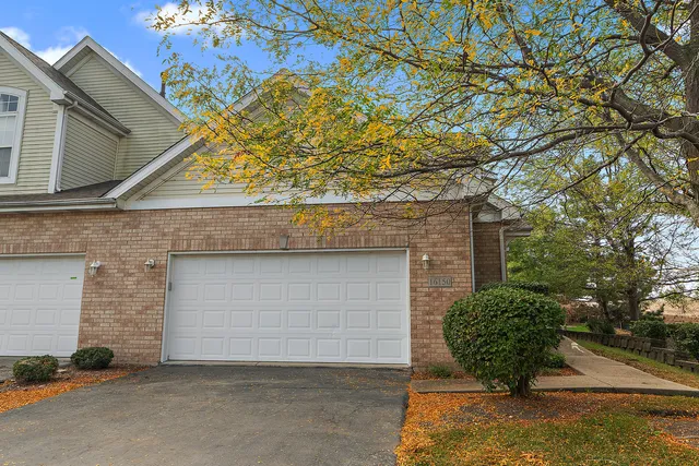 a picture of a black and white wall