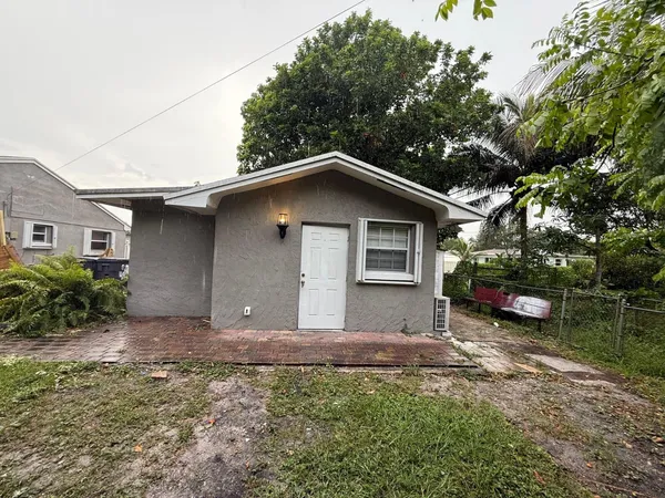 $1,400 | 4061 Belle Road, Lake Worth, FL 33461
