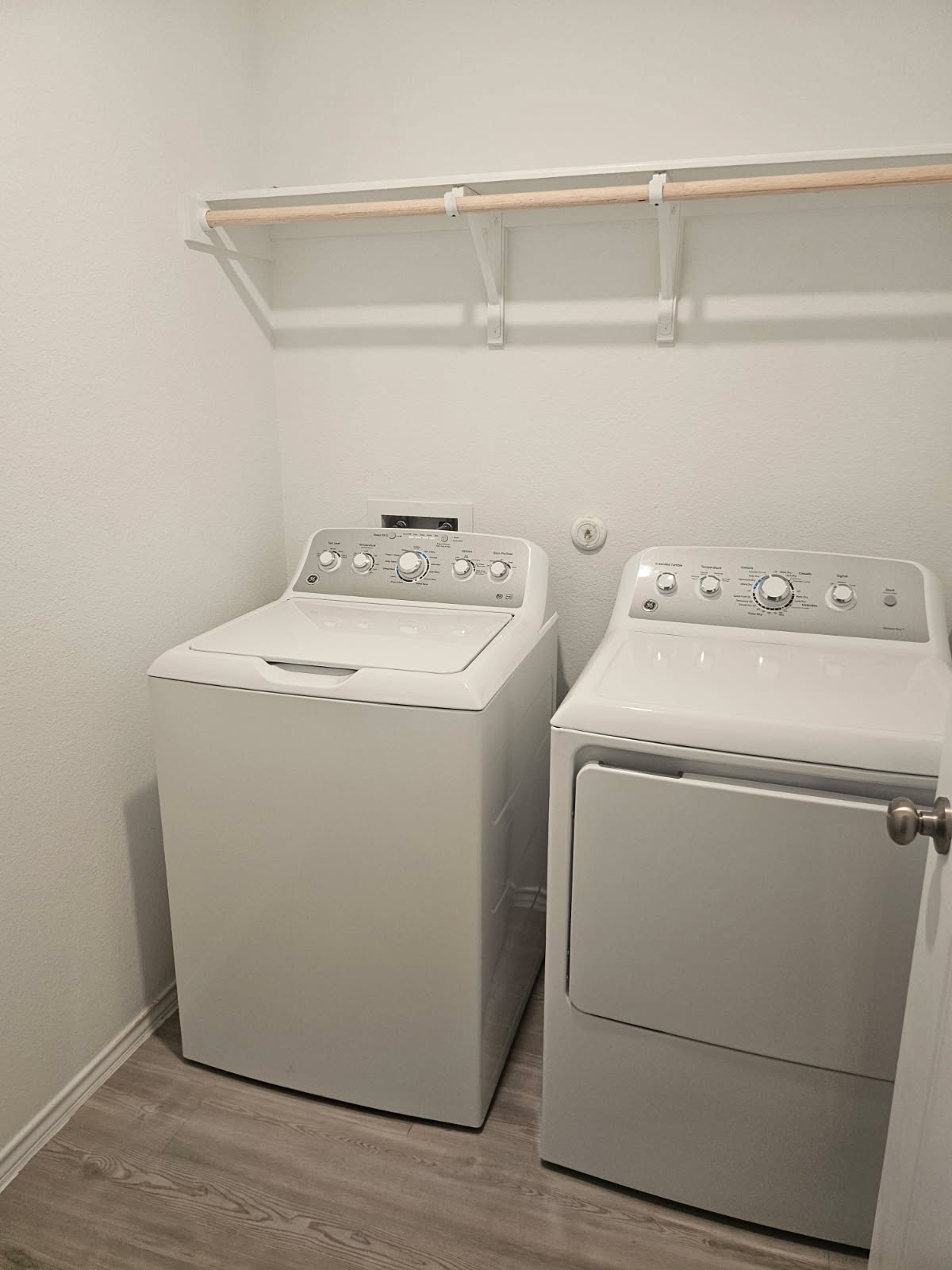 2218 Cumulus Court Lockhart, TX 78644 - Photo 32 of 35 a utility room with dryer and washer