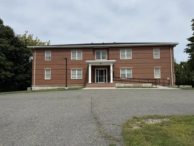 $2,100 | 576 South Avenue, Unit 6, Whitman, MA 02382