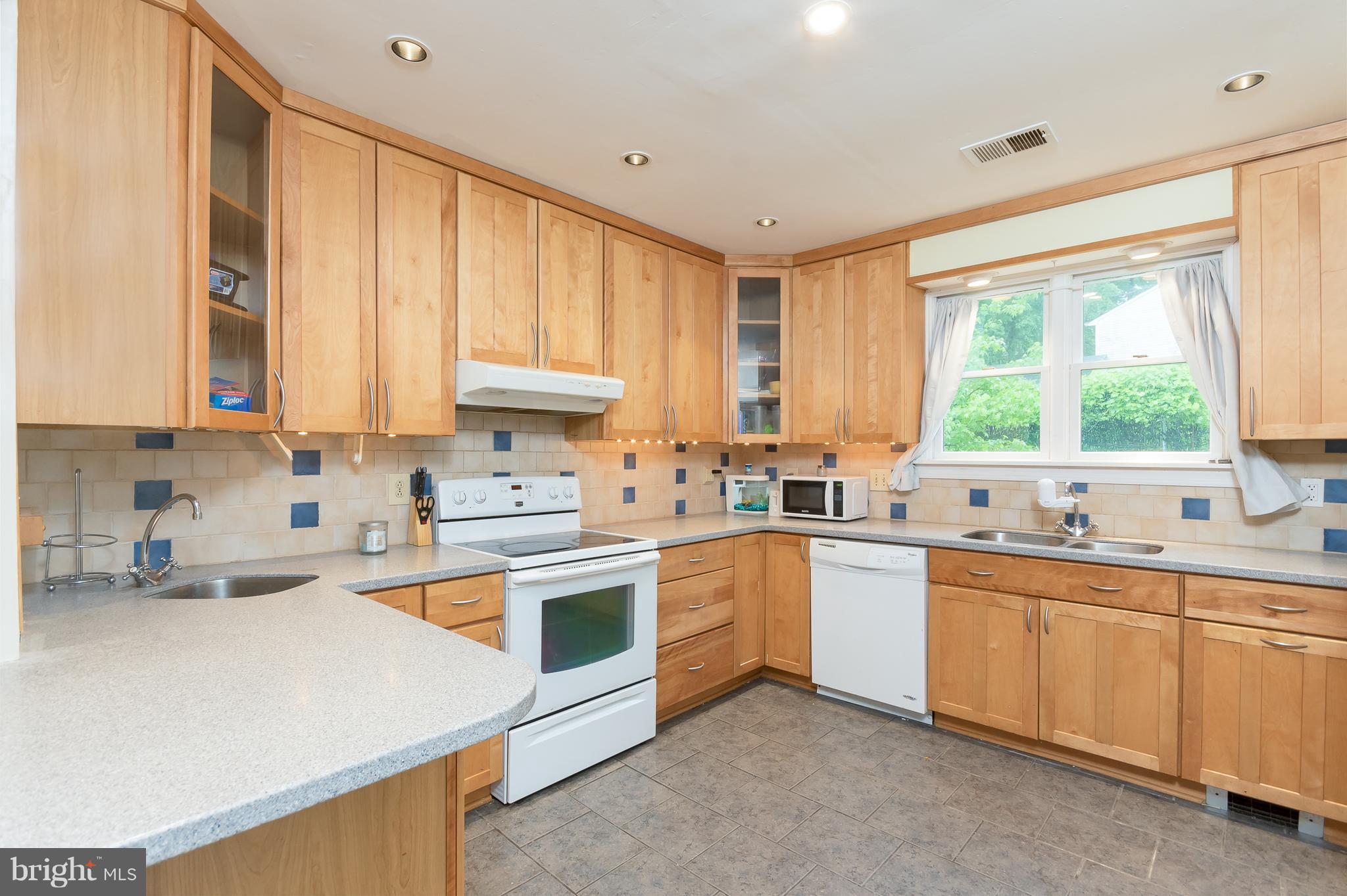 4920 Braddock Road Temple Hills, MD 20748 - Photo 13 of 25 Kitchen