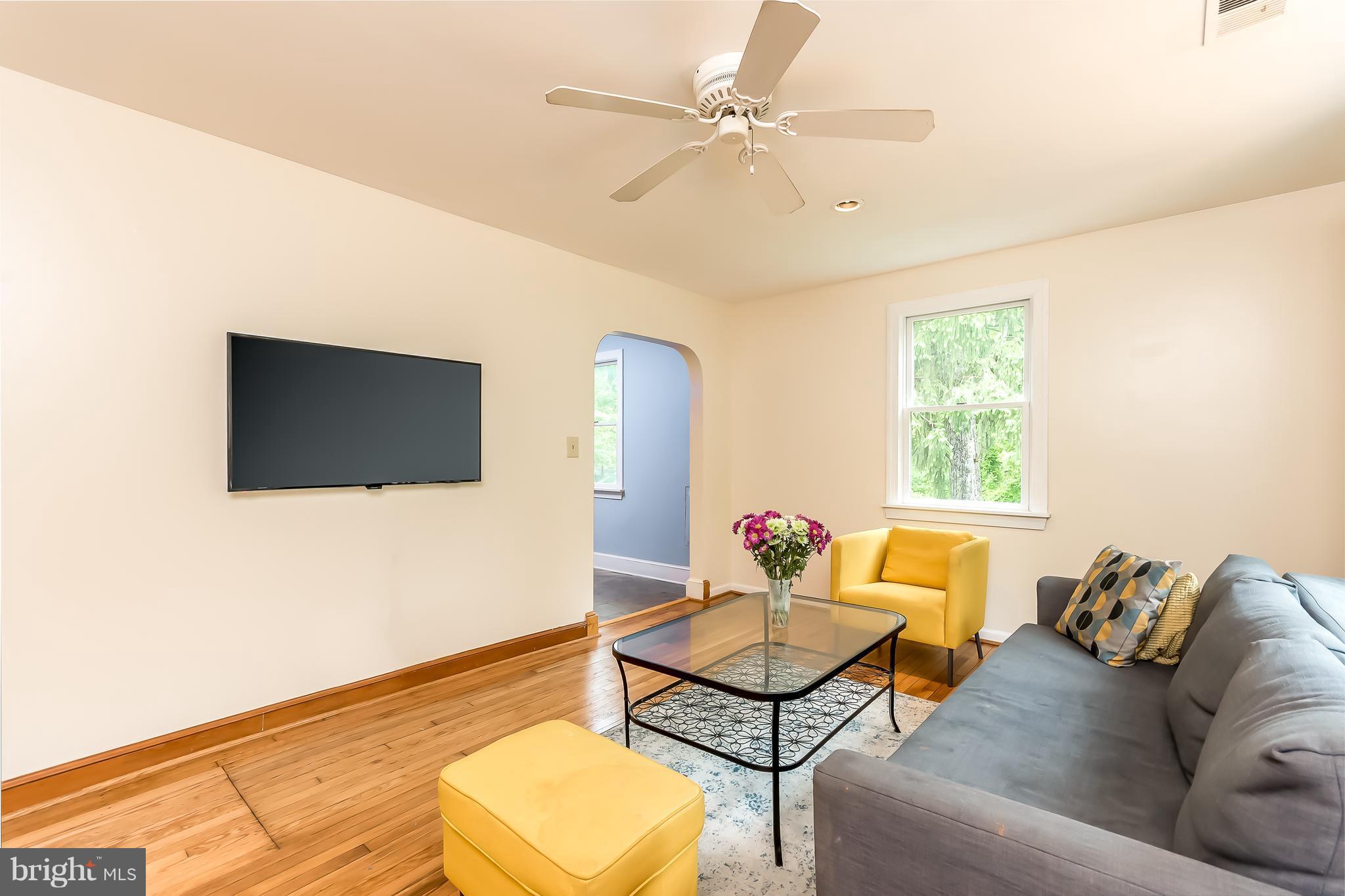 4920 Braddock Road Temple Hills, MD 20748 - Photo 6 of 25 Living Room