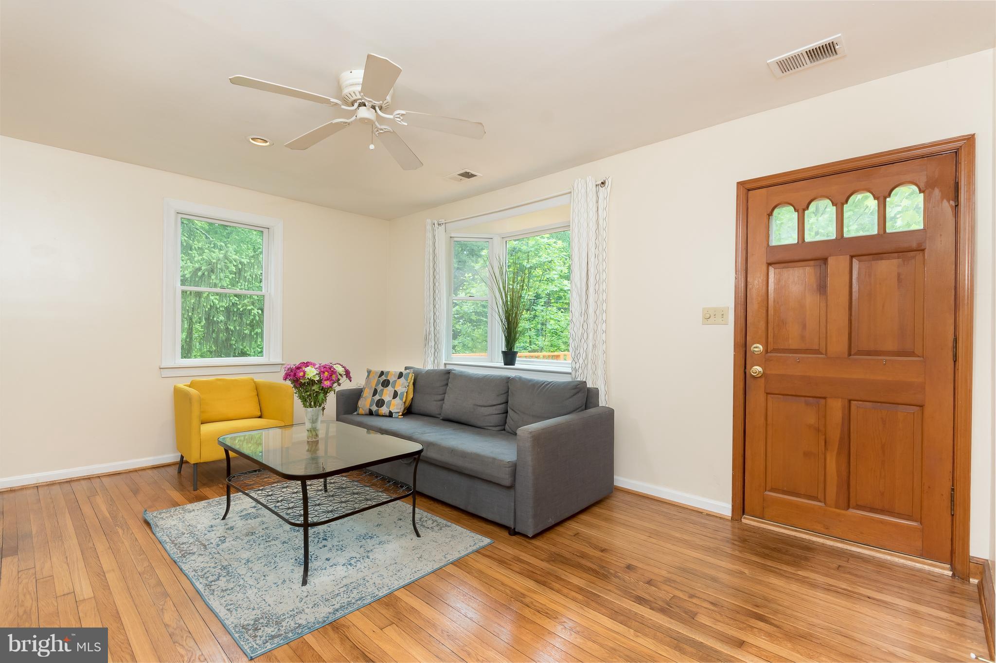 4920 Braddock Road Temple Hills, MD 20748 - Photo 8 of 25 Living Room