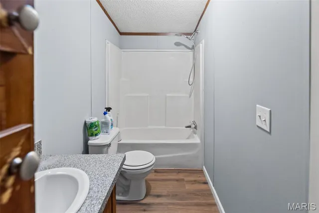 $400,000 | 9345 Schaller Road, Lenzburg, IL 62255