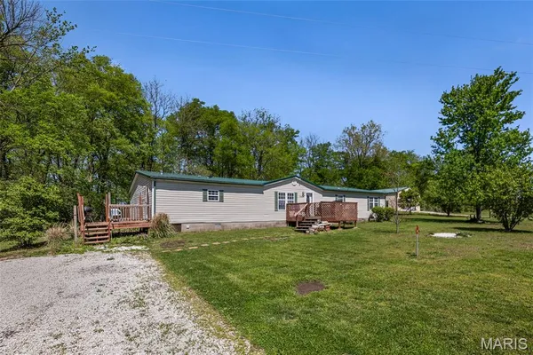 $375,000 | 9345 Schaller Road, Lenzburg, IL 62255