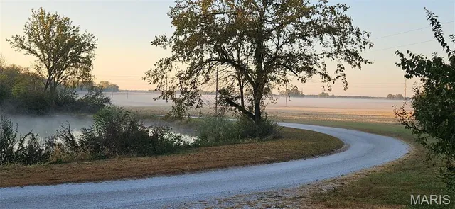 $400,000 | 9345 Schaller Road, Lenzburg, IL 62255