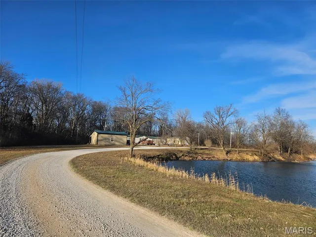 $400,000 | 9345 Schaller Road, Lenzburg, IL 62255