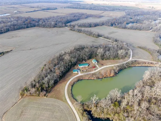 $400,000 | 9345 Schaller Road, Lenzburg, IL 62255