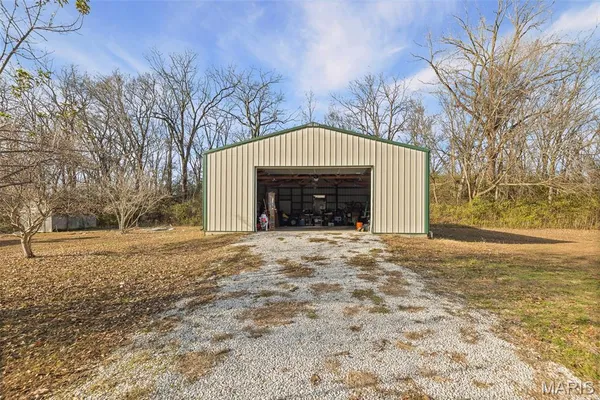 $390,000 | 9345 Schaller Road, Lenzburg, IL 62255