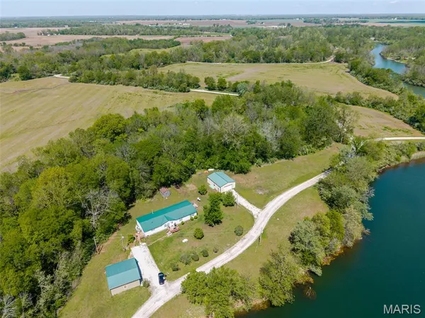 $375,000 | 9345 Schaller Road, Lenzburg, IL 62255