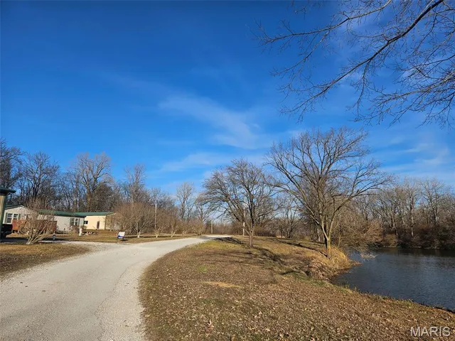 $419,000 | 9345 Schaller Road, Lenzburg, IL 62255