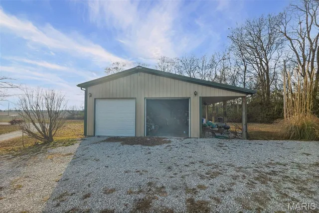 $419,000 | 9345 Schaller Road, Lenzburg, IL 62255