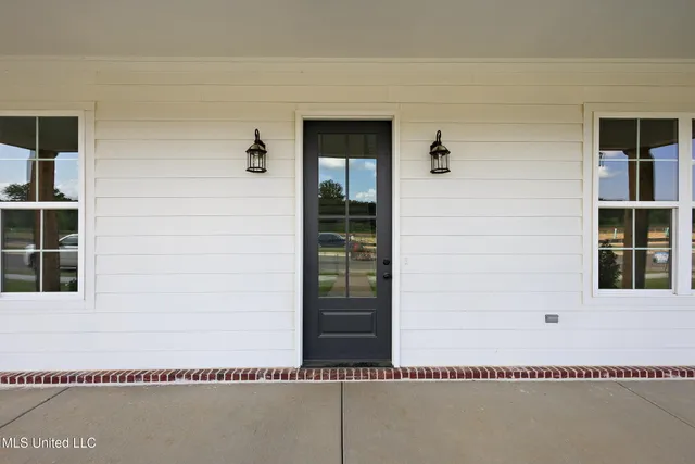 $384,900 | 622 Bolivar Drive, Nesbit, MS 38651