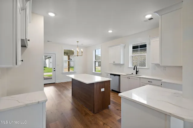 $384,900 | 622 Bolivar Drive, Nesbit, MS 38651