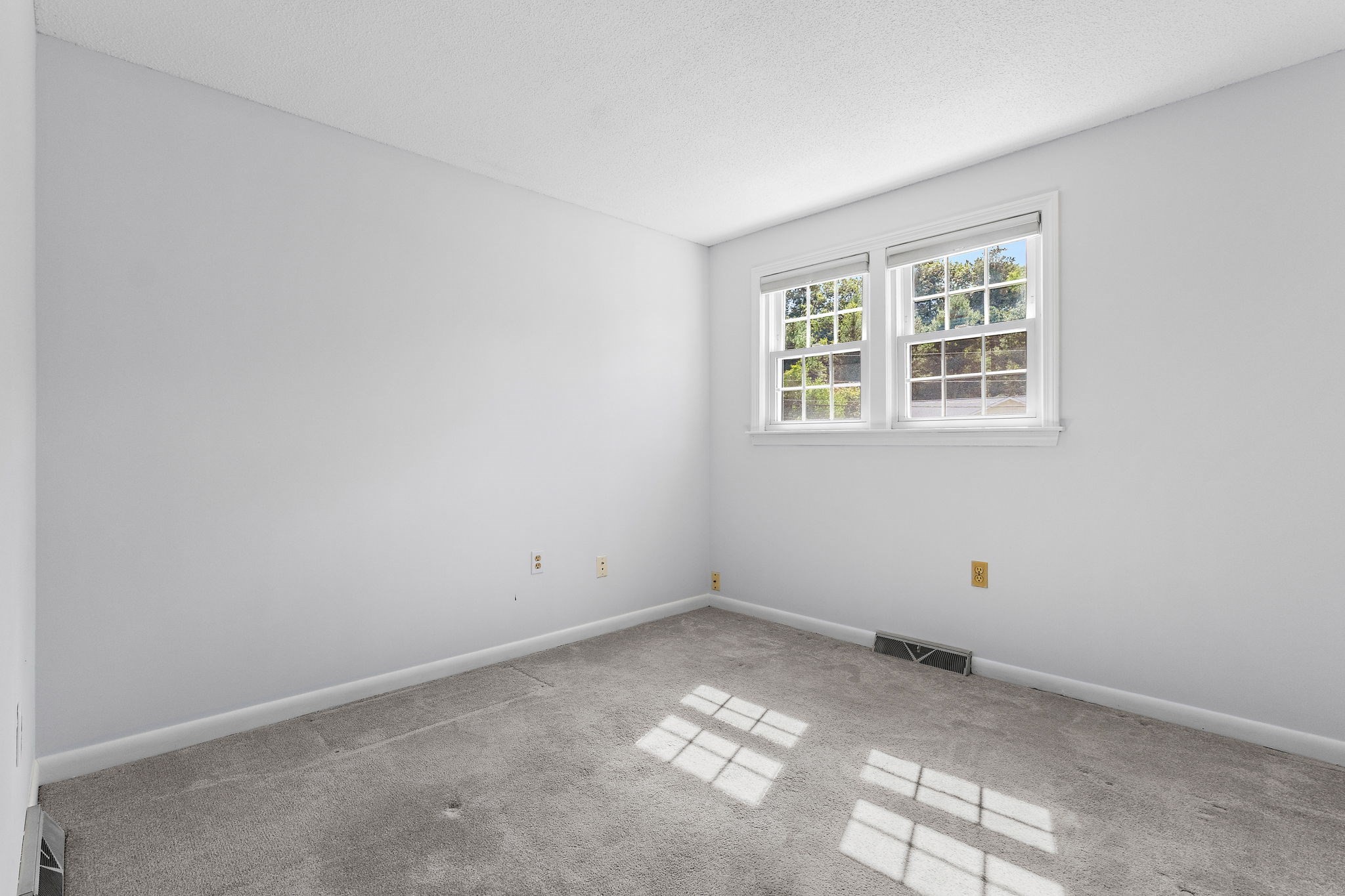8 Roaen Drive Chelmsford, MA 01863 - Photo 14 of 39 Gallery Image 14