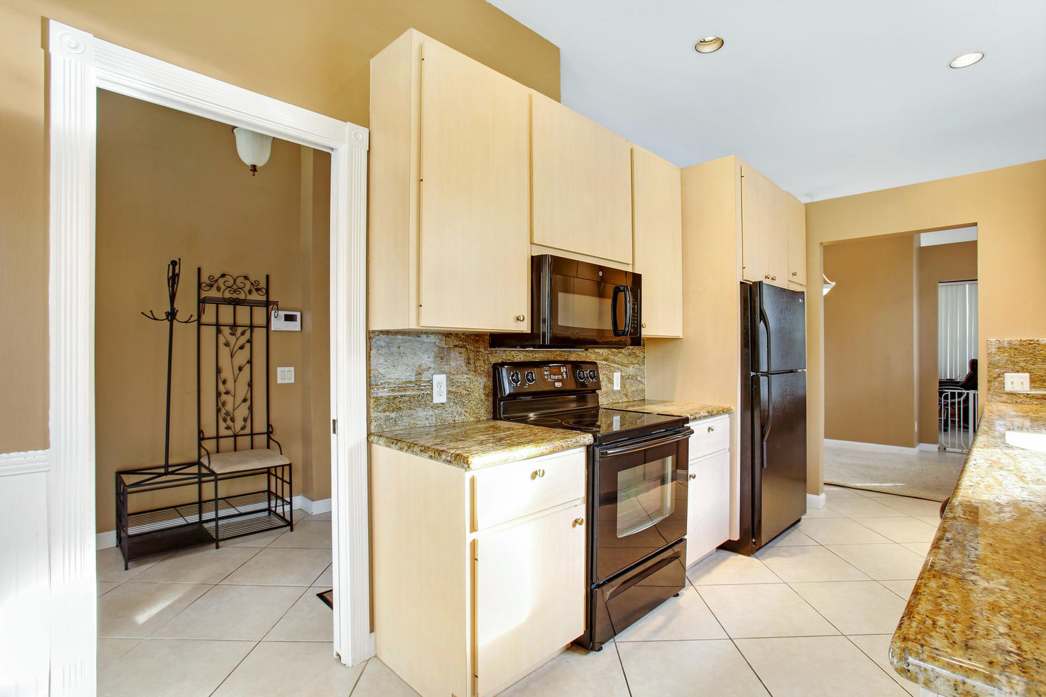 196 Hampton Place Jupiter, FL 33458 - Photo 8 of 22 196 Hampton Pl Jupiter FL-large-008-4-Ki