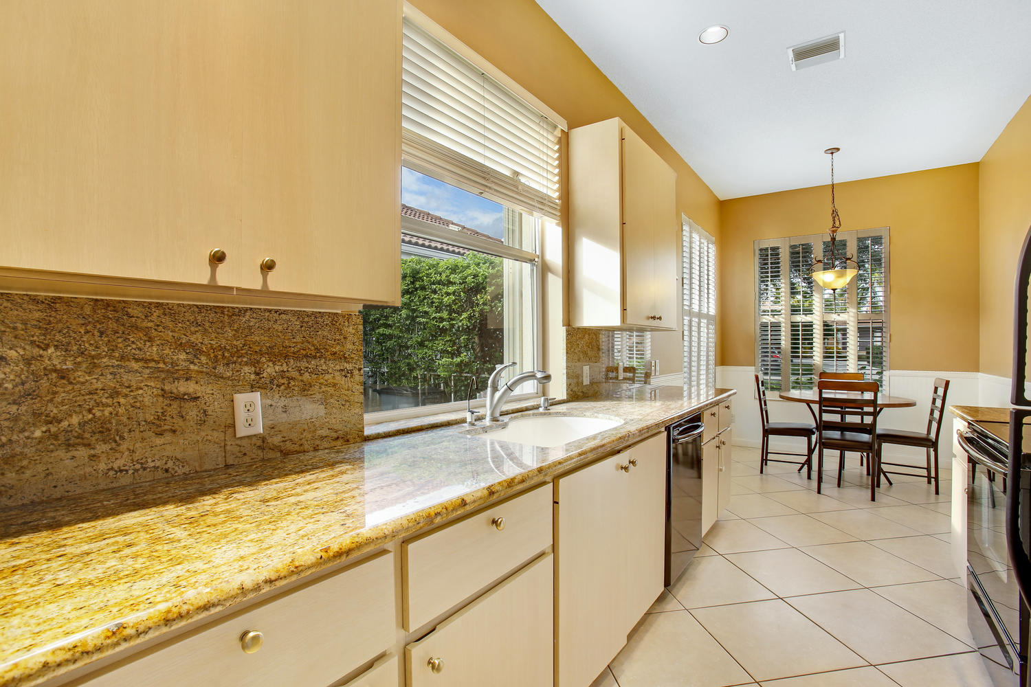 196 Hampton Place Jupiter, FL 33458 - Photo 9 of 22 196 Hampton Pl Jupiter FL-large-009-3-Ki
