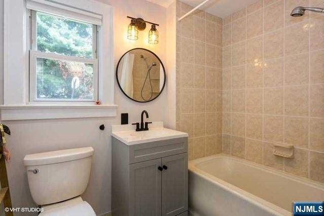 24 Robinhood Avenue Closter, NJ 07624 - Photo 8 of 20 a bathroom with a sink a toilet and a bathtub