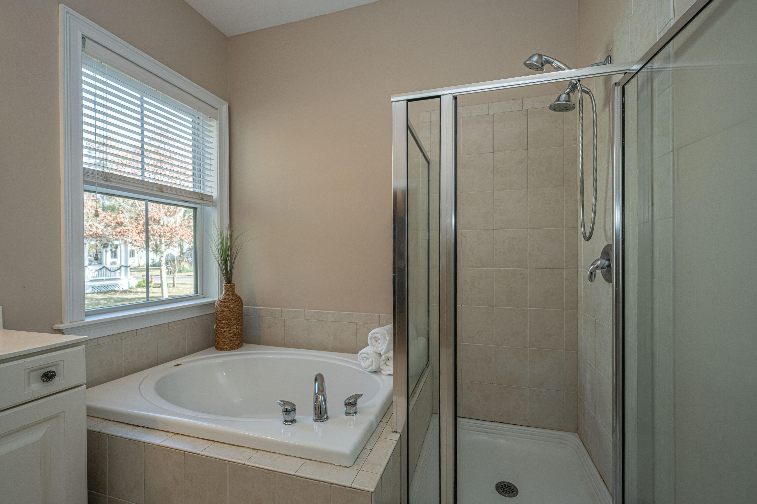 1852 Hall Point Road Mount Pleasant, SC 29466 - Photo 25 of 57 Primary bath