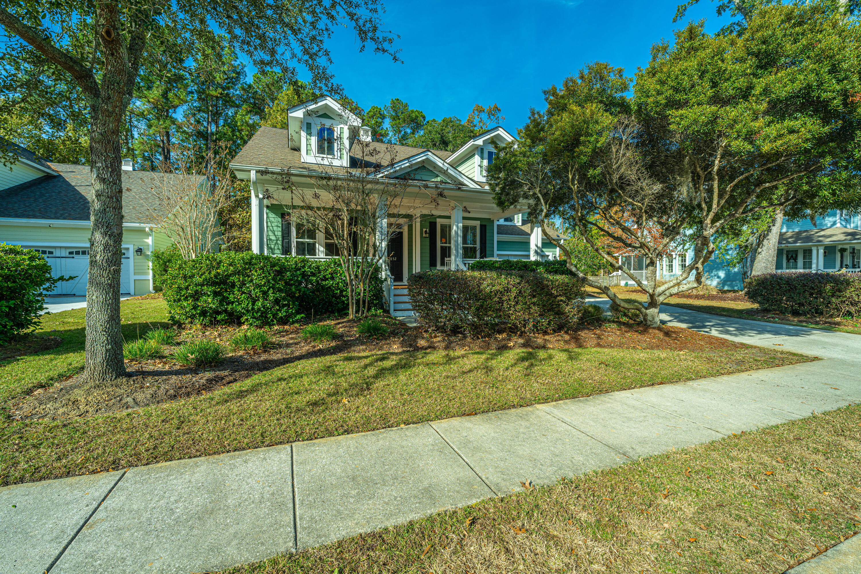 1852 Hall Point Road Mount Pleasant, SC 29466 - Photo 4 of 57 Sidewalks and curb appeal