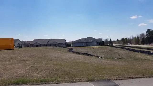 $89,500 | W208N16295 Renee Way, Unit LT4, Jackson, WI 53037