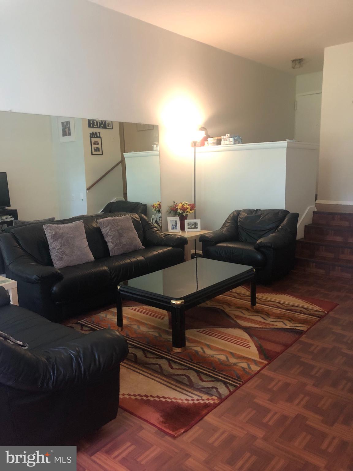 18610 Walkers Choice Road, Unit 1 Gaithersburg, MD 20886 - Photo 2 of 9 High ceiling living room