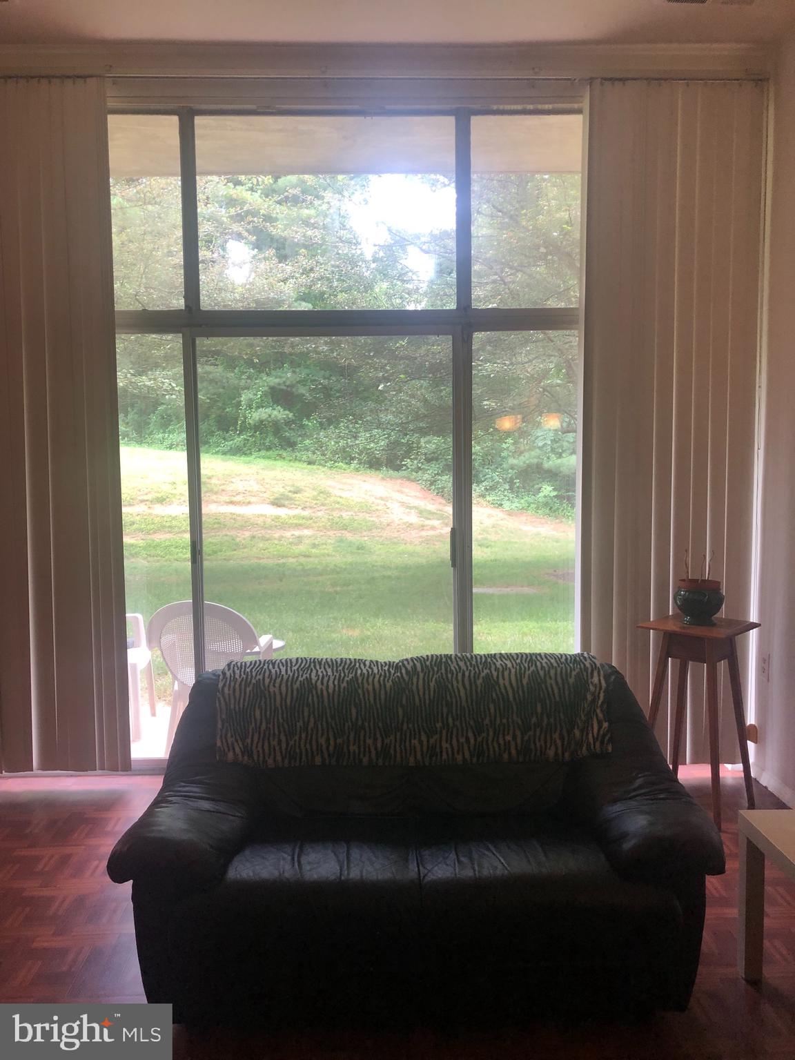 18610 Walkers Choice Road, Unit 1 Gaithersburg, MD 20886 - Photo 3 of 9 Living room facing to bright and big back yard