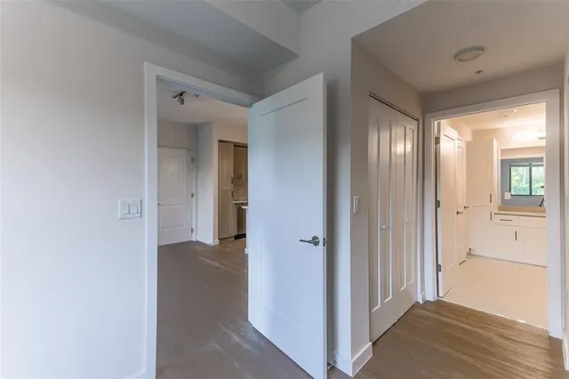 a view of entryway with livingroom