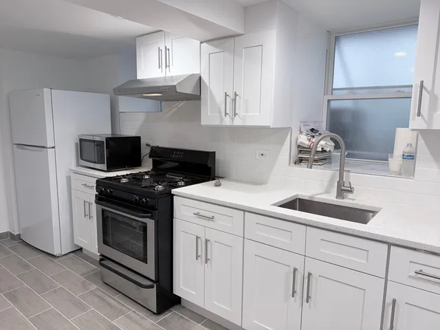 $1,700 | 3029 South Keeley Street, Unit B, Chicago, IL 60608