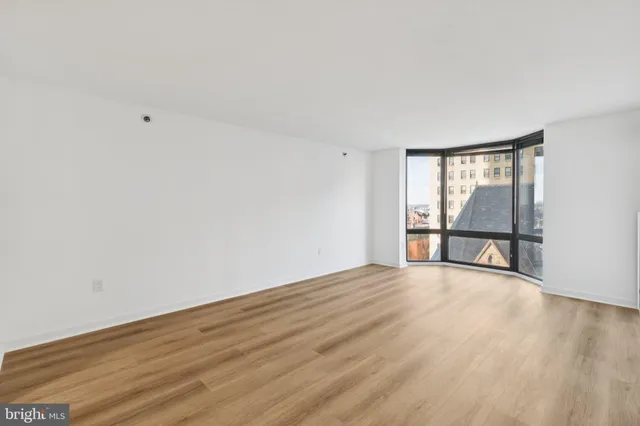 $2,450 | 2020 Walnut Street, Unit 8J, Philadelphia, PA 19103