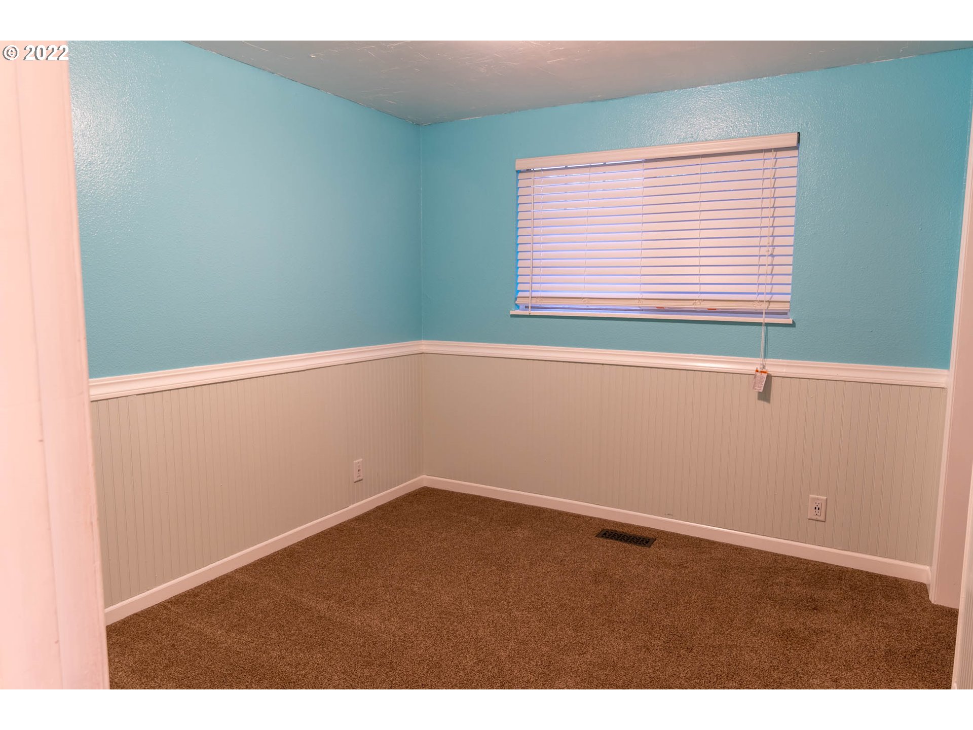 384 69th Place Springfield, OR 97478 - Photo 13 of 20 a view of an empty room with a window
