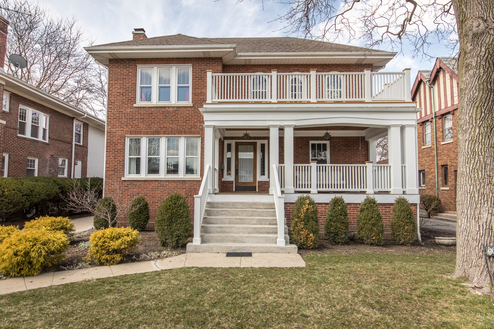 100 Wisner Street Park Ridge, IL 60068 - Photo 1 of 36 a front view of a house with garden
