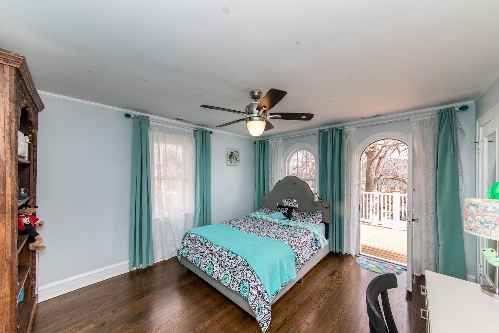 100 Wisner Street Park Ridge, IL 60068 - Photo 23 of 36 a bedroom with a bed and a chandelier
