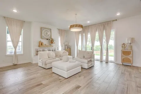 $899,990 | 301 Paint Pony Trail North, Fort Worth, TX 76108
