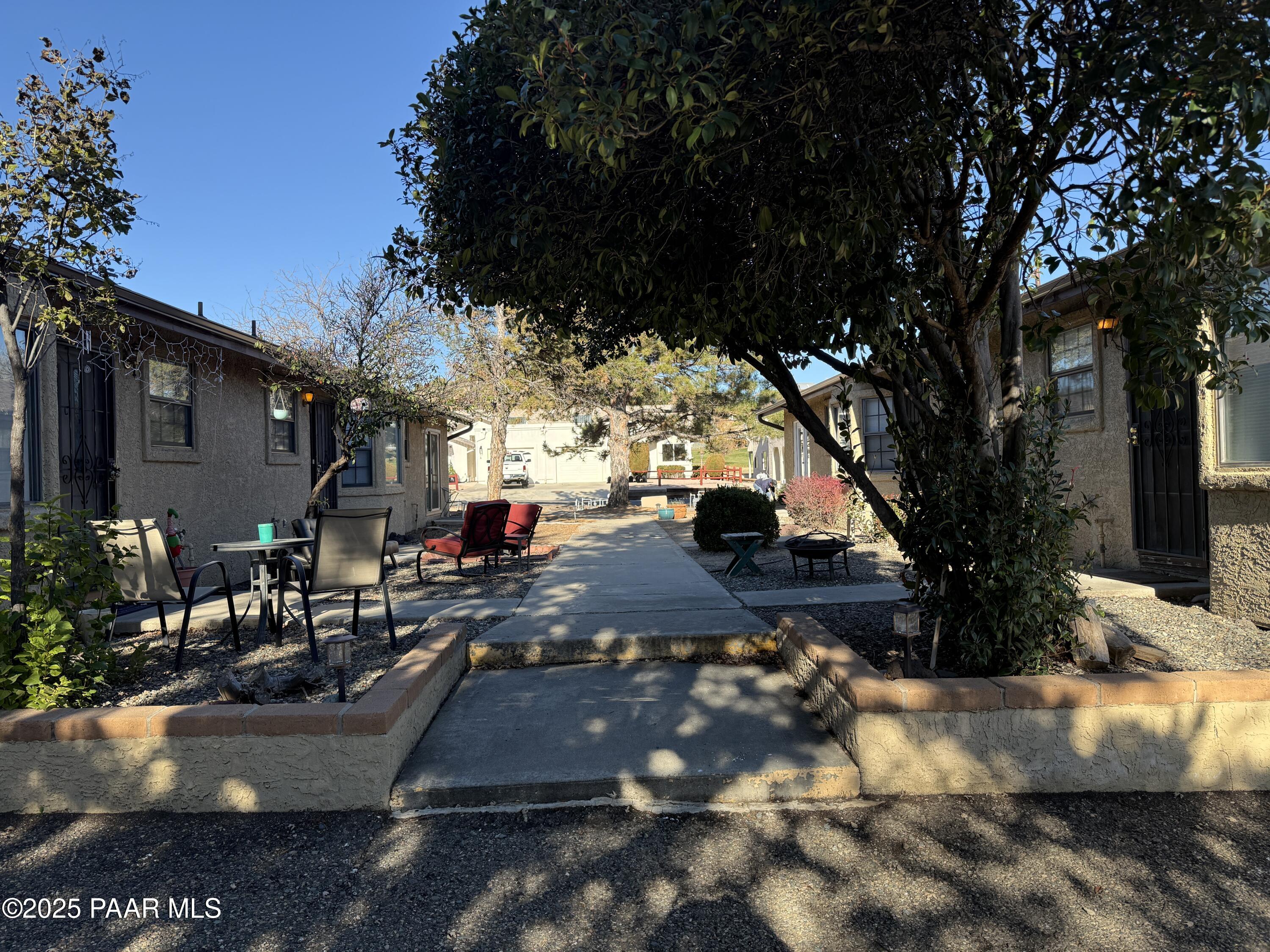 1283 Tapadero Drive Dewey, AZ 86327 - Photo 5 of 7 Courtyard between Tri-plexes