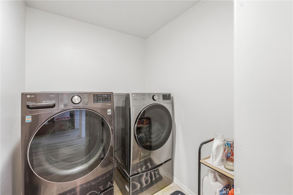 4783 Vanderham Way Eastvale, CA 91752 - Photo 14 of 29 a utility room with dryer and washer