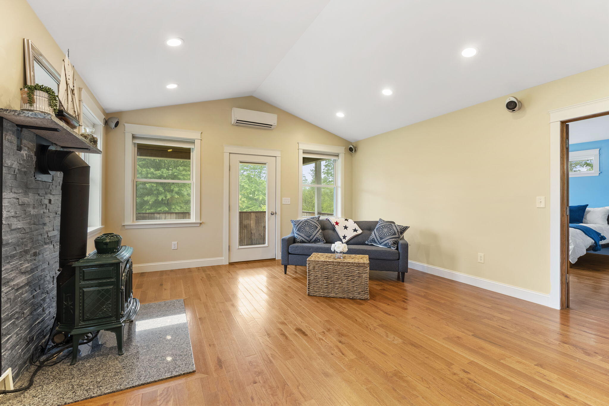 552 Sligo Road North Yarmouth, ME 04097 - Photo 10 of 19 Living