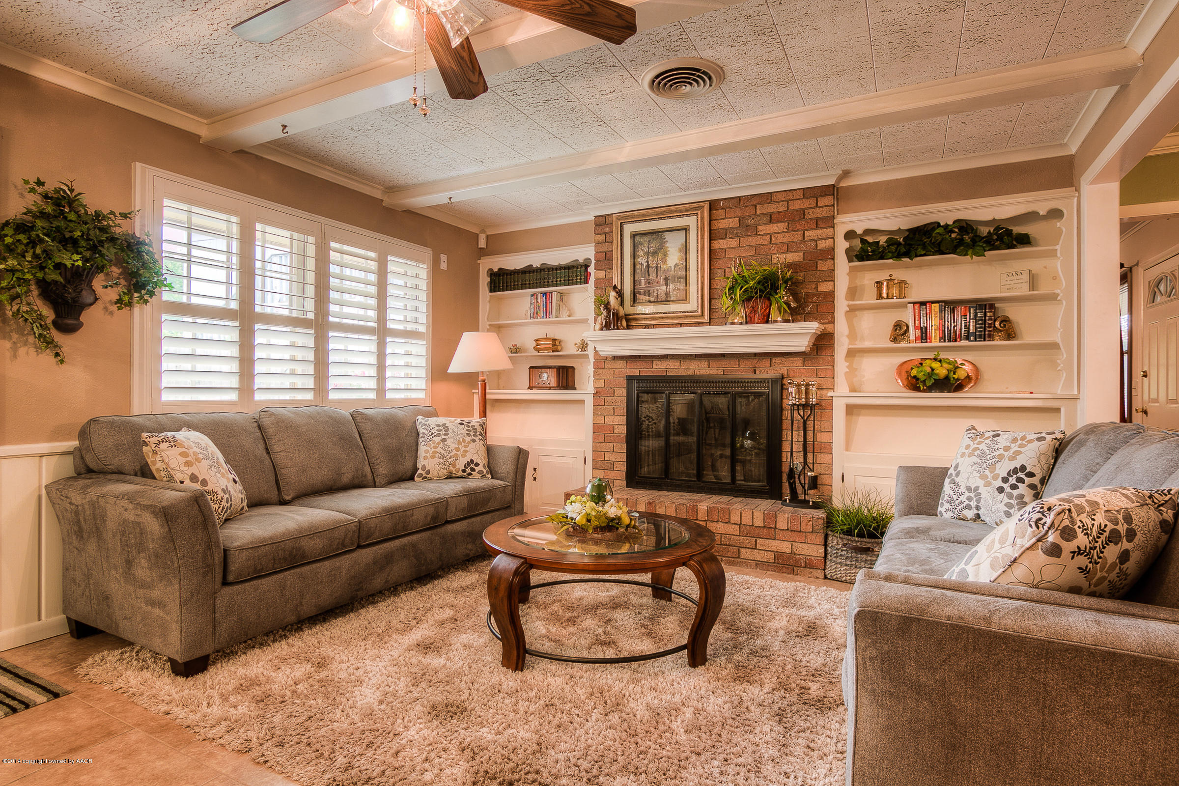 5306 Randolph Road Amarillo, TX 79106 - Photo 2 of 28 Living Room