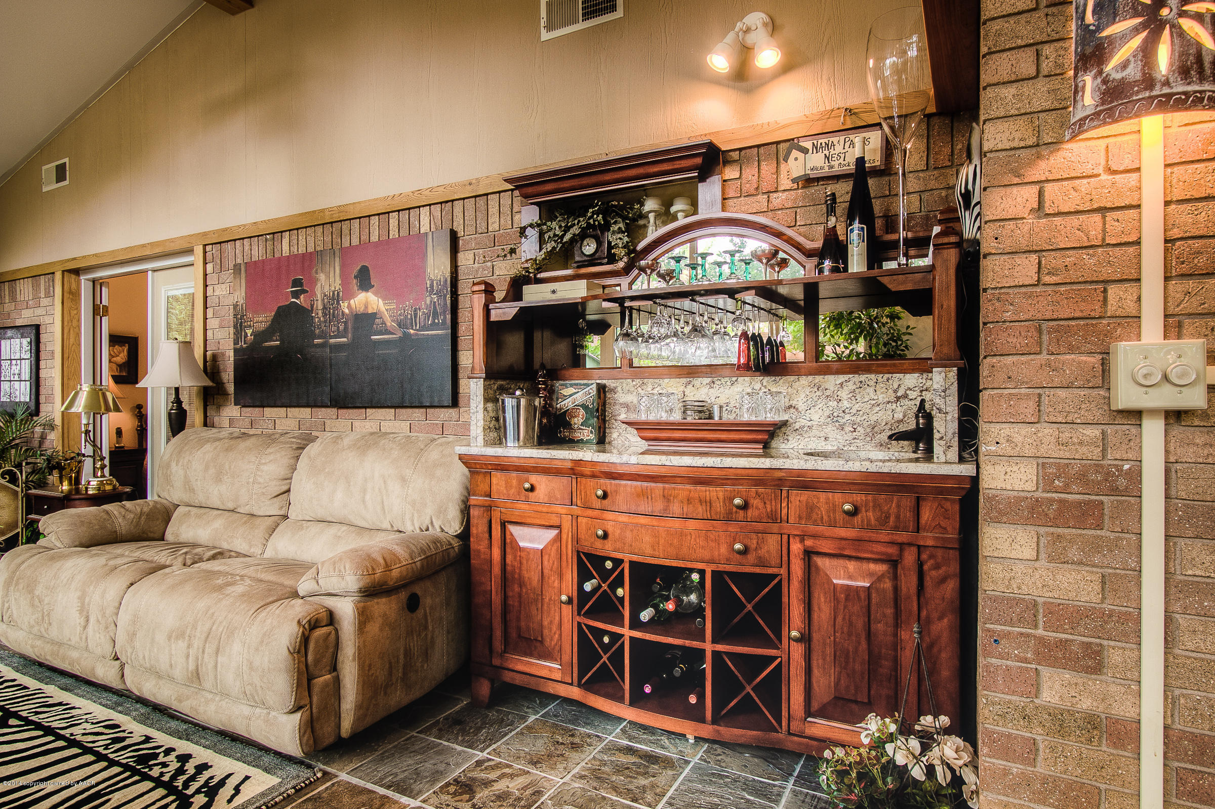 5306 Randolph Road Amarillo, TX 79106 - Photo 15 of 28 017_Wet Bar